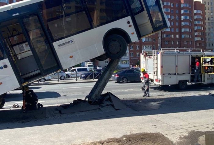 Проверки не помогут: о чём должен подумать Соколов после ДТП с «повисшим» автобусом