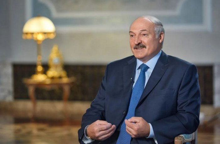 На Западе надрываются, решая, как наказать Лукашенко, а он летит в Россию