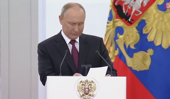 Владимир Путин поздравил россиян с Днем России