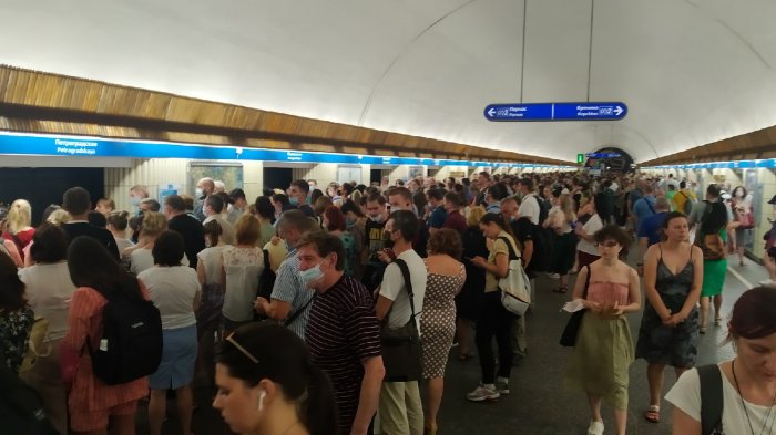 Застрявшим в тоннеле метро людям не помогали до приезда Соколова