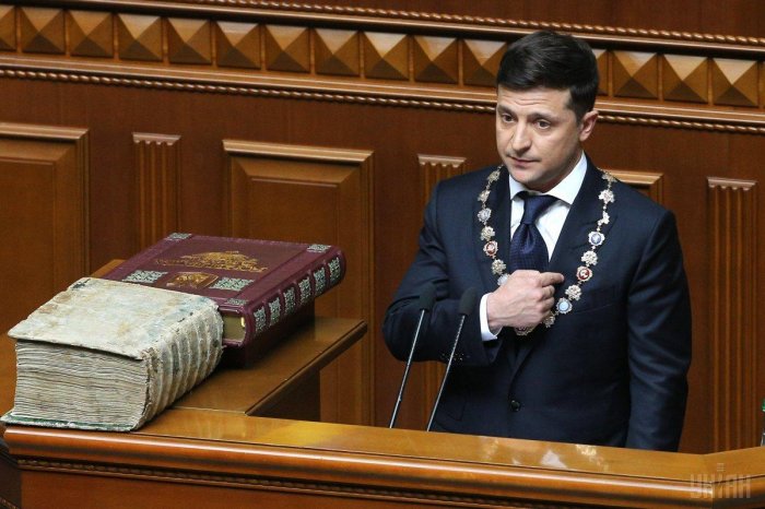 В украинской оппозиции рассказали, как Зеленский плюет на конституцию