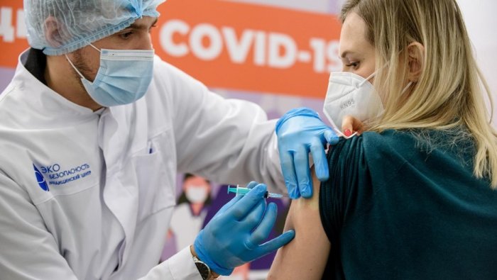 Обязательная вакцинация введена в 34 регионах России