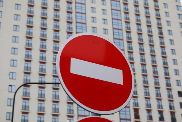 В выходные в Петербурге начнется масштабная кампания по ремонту дорог: водителей ждут новые ограничения