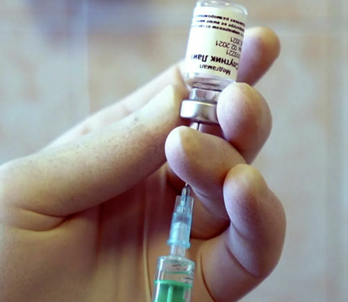 Жители Петербурга дождались вакцину «Спутник Лайт»