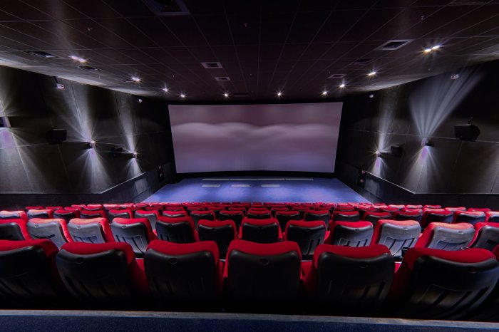 Зрители из 30 городов России смогут посмотреть фильм «Солнцепек» в кинотеатрах