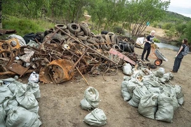Волонтеры убрали две тонны мусора из русла реки Колосйоки в Никеле