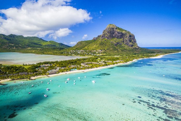 Маврикий смягчает правила въезда. На острове признали «Спутник V»