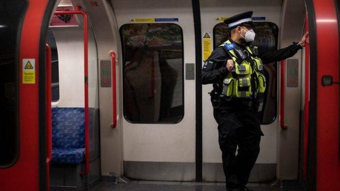 За дело берётся российский ФБР: как в британском метро задушили пассажира