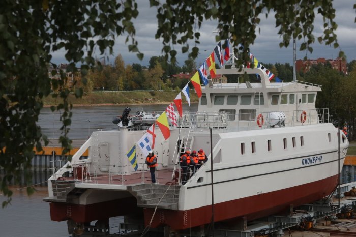 «Историческое событие»: в Петербурге на воду спустили первое судно, которое станет беспилотным спб, событие, судно