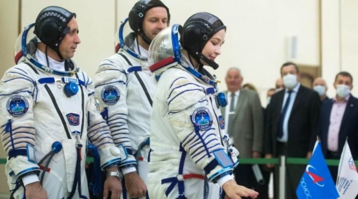 Россия отправила в космос первый в мире «киноэкипаж»