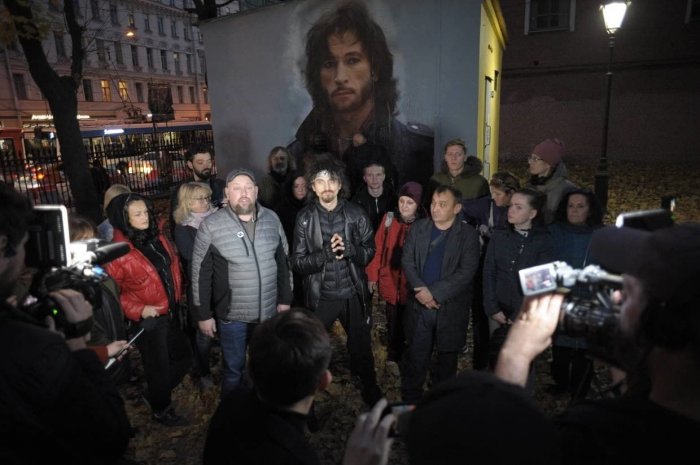 Петицию в защиту граффити с Тальковым на Литейном подписали более ста человек