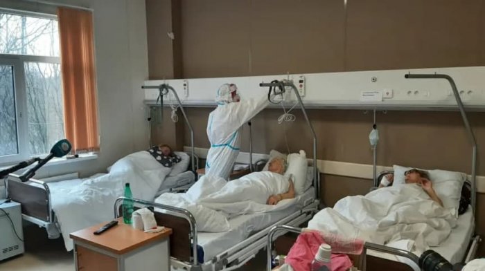 За сутки больше 400 петербуржцев госпитализировали с COVID-19 и пневмонией