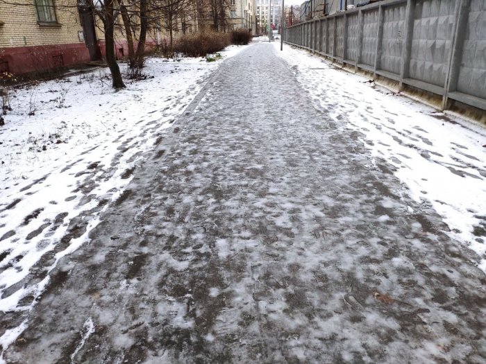 Идем на работу в ледоходах: Петербург превратился в сплошной каток