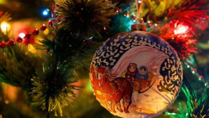 Во всех районах Петербурга развесят открытки детей с заветными желаниями на Новый год