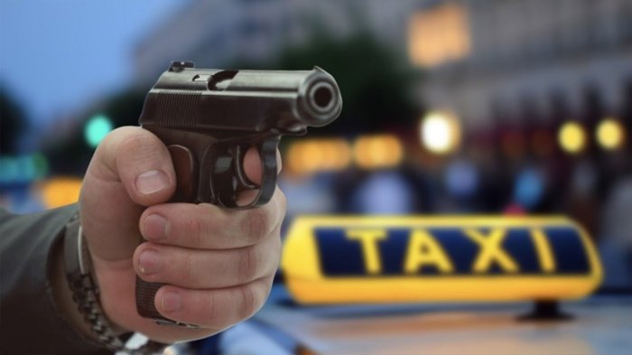 Пьяный устроил стрельбу по таксисту при переходе на красный свет