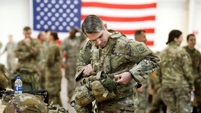 Кому воевать за США: Конгресс хочет решать проблему нехватки солдат за счет школьников