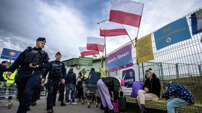 Польские паны лишили украинских беженцев злотых