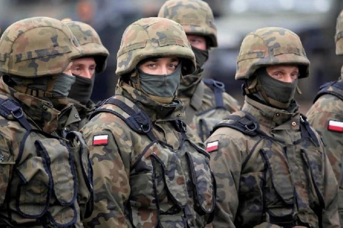 Польша выводит кадровых военных из-под личины наемников на Украине
