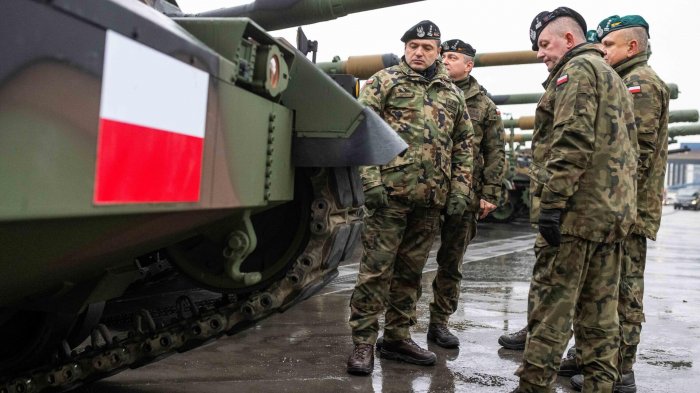 «Очередная проверка доброй воли ЕС»: поляки требуют компенсаций за танки для Украины
