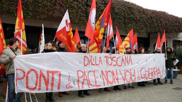 «Мы против эскалации»: итальянцы блокируют военный аэропорт в Пизе