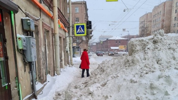 На лыжах по тротуарам: как ещё пройти в центе Петербурга по снегу