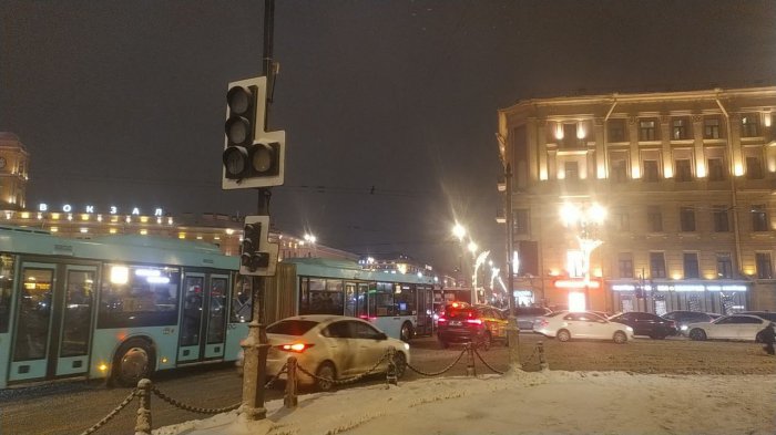 «У семи нянек дитя плачет»: в чем причина снежного бардака в Петербурге