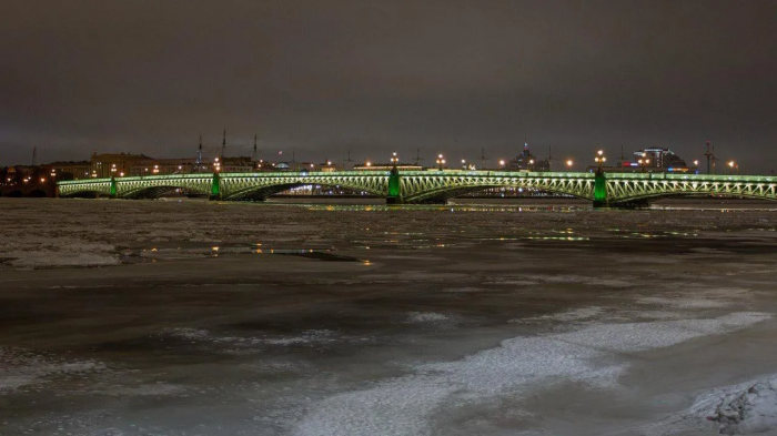 Зеленая подсветка в память блокады: почему у Ленинграда свой цвет Победы
