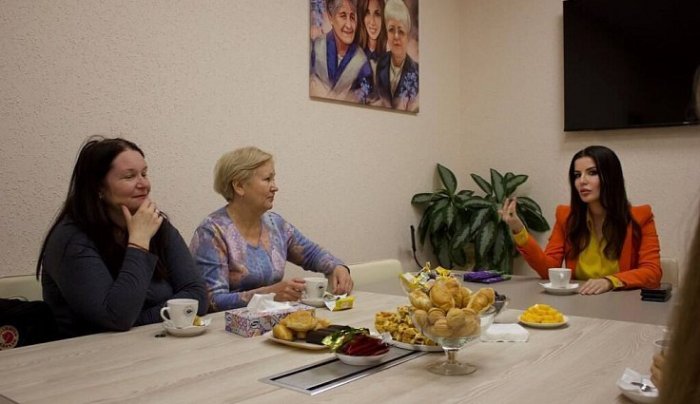 За чашкой чая: депутат Головченко обсудила проблемы с семьями участников СВО